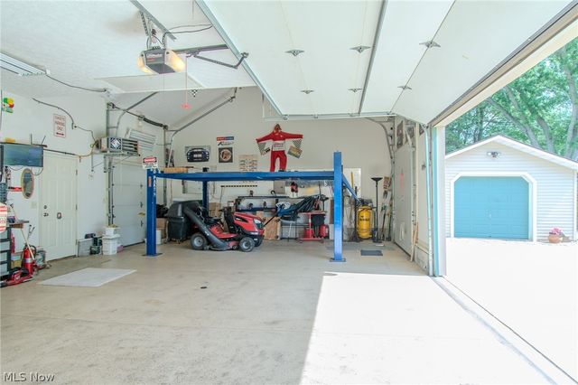 6433 Oberlin Road, Amherst, OH 44001