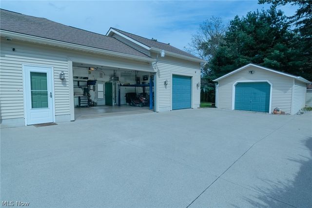6433 Oberlin Road, Amherst, OH 44001