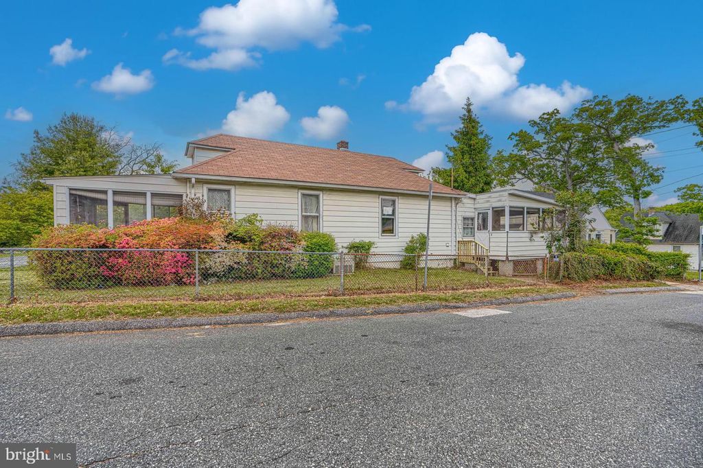 Image 2 of property listing at 3140 E JOPPA RD, Baltimore, MD 21234