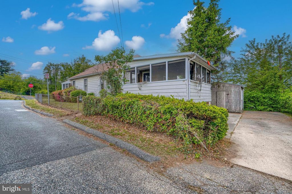 Image 3 of property listing at 3140 E JOPPA RD, Baltimore, MD 21234
