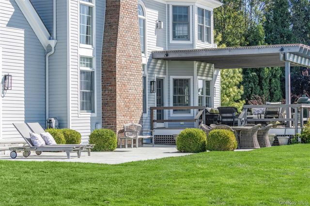 350 Laurel Way, Laurel, NY 11948