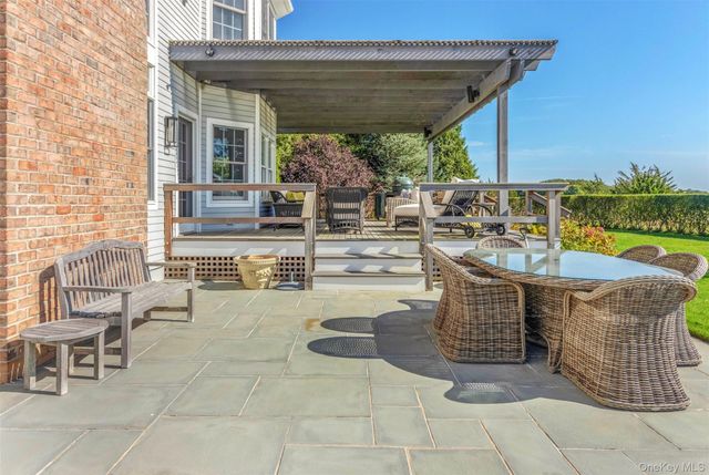 350 Laurel Way, Laurel, NY 11948