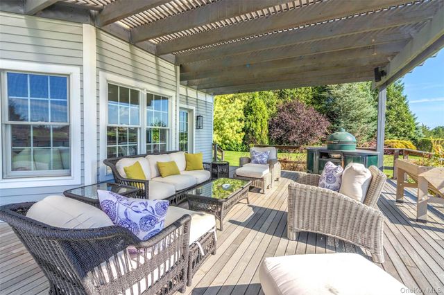 350 Laurel Way, Laurel, NY 11948