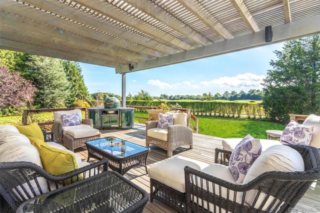 350 Laurel Way, Laurel, NY 11948