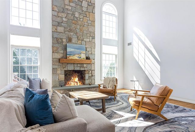 350 Laurel Way, Laurel, NY 11948