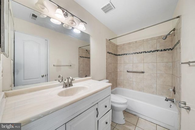 7761 HERITAGE FARM DR, Montgomery Village, MD 20886
