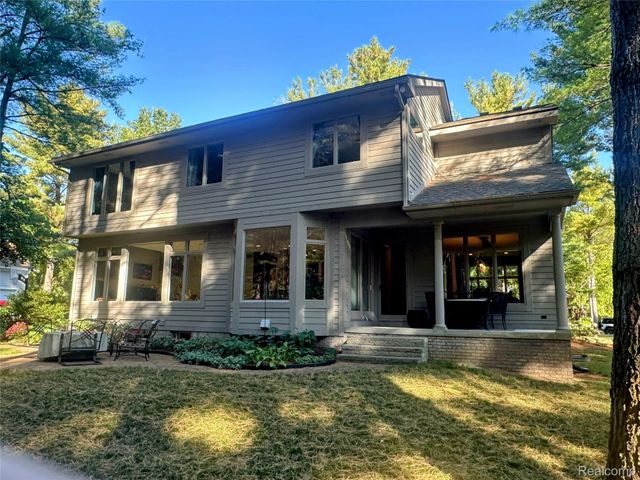 9112 Roger Scott, Hamburg Township, MI 48116