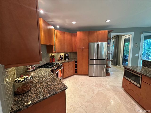 9112 Roger Scott, Hamburg Township, MI 48116