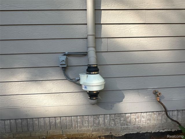 9112 Roger Scott, Hamburg Township, MI 48116