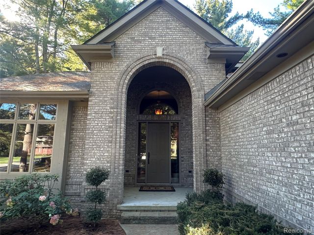 9112 Roger Scott, Hamburg Township, MI 48116