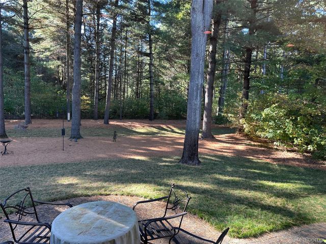 9112 Roger Scott, Hamburg Township, MI 48116