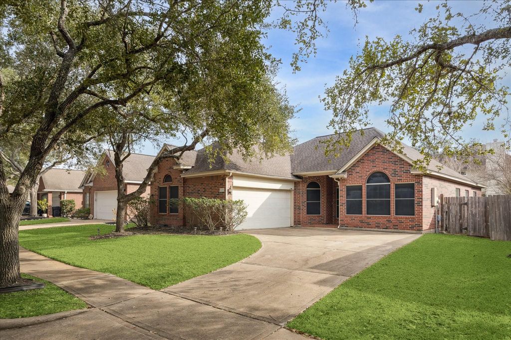 119 Lissa Lane, Sugar Land, TX 77479