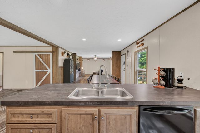 155 Earls Rd, Dover, TN 37058