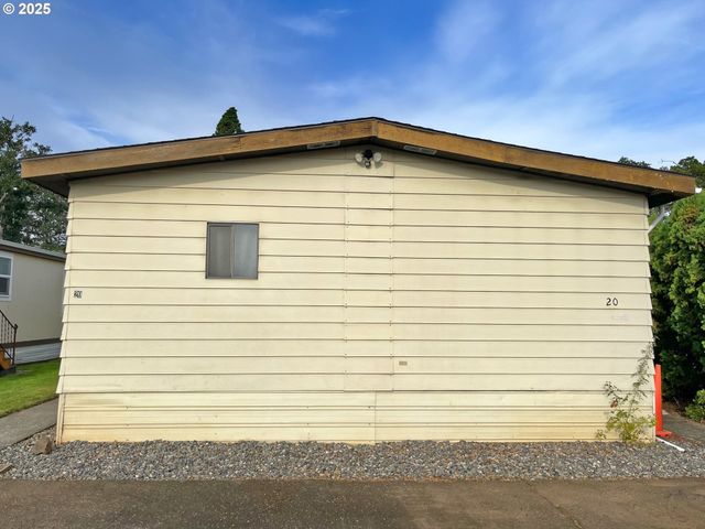 1267 Tucker Rd 20, Hood River, OR 97031