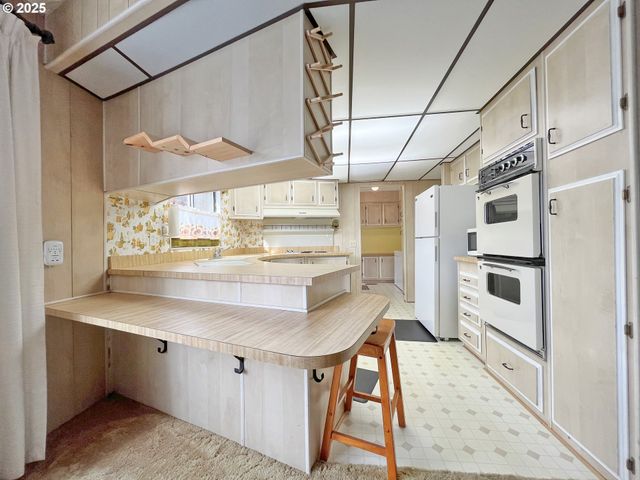 1267 Tucker Rd 20, Hood River, OR 97031