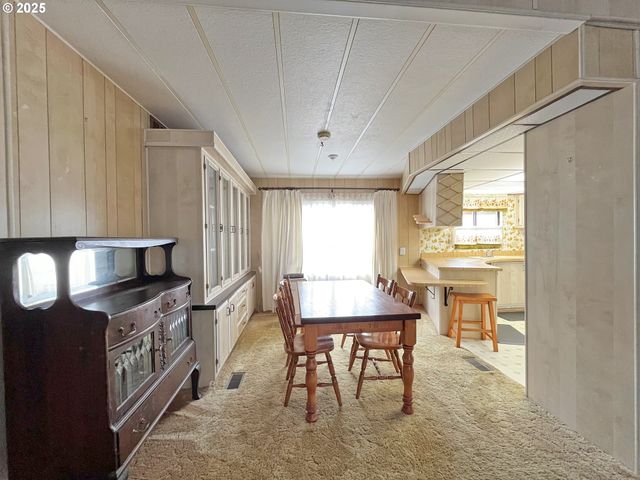 1267 Tucker Rd 20, Hood River, OR 97031