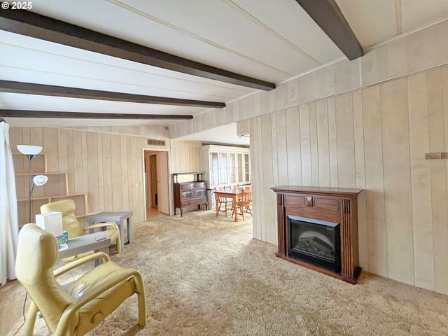 1267 Tucker Rd 20, Hood River, OR 97031