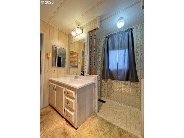 1267 Tucker Rd 20, Hood River, OR 97031