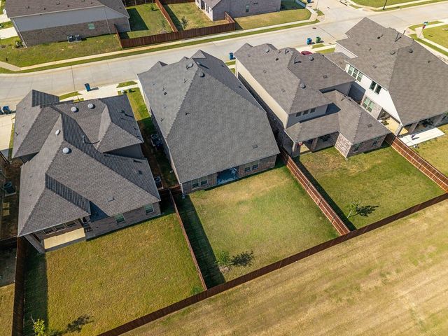 9812 Fall Brook Drive, Aubrey, TX 76227