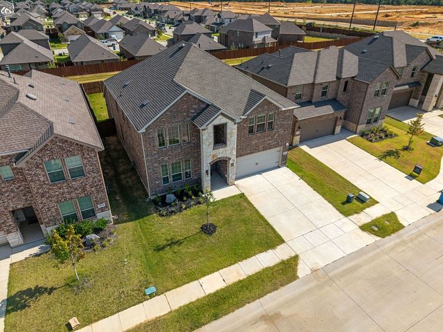 9812 Fall Brook Drive, Aubrey, TX 76227