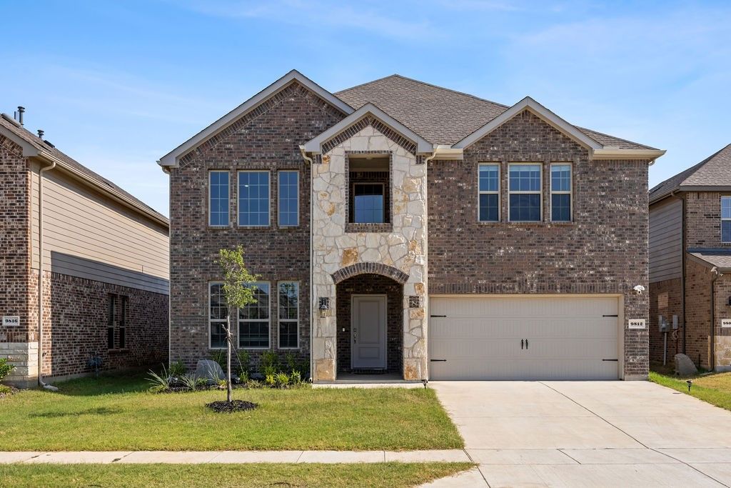 9812 Fall Brook Drive, Aubrey, TX 76227