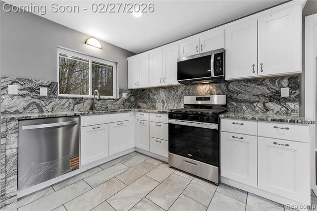 13515 Lenmoore Road, Belleville, MI 48111