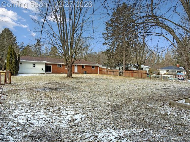 13515 Lenmoore Road, Belleville, MI 48111