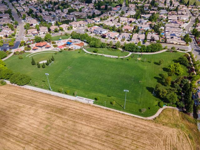 9882 Summerton Way, Elk Grove, CA 95624