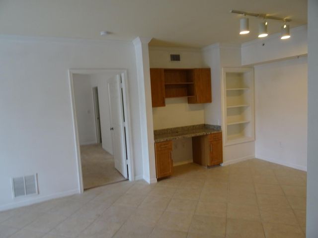 6450 Emerald Dunes Drive 103, West Palm Beach, FL 33411