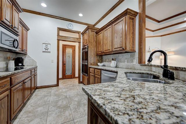 10501 Joseph Way, Yukon, OK 73099
