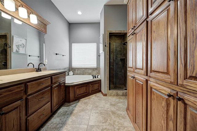 10501 Joseph Way, Yukon, OK 73099