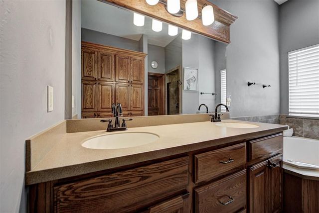 10501 Joseph Way, Yukon, OK 73099