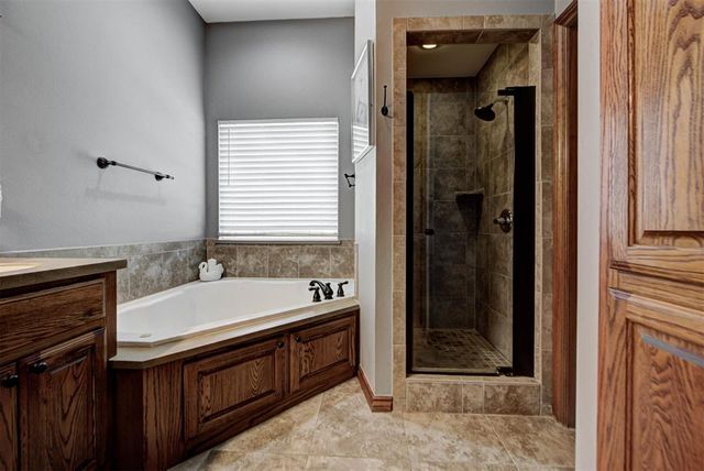 10501 Joseph Way, Yukon, OK 73099