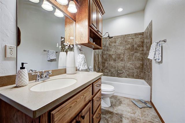 10501 Joseph Way, Yukon, OK 73099
