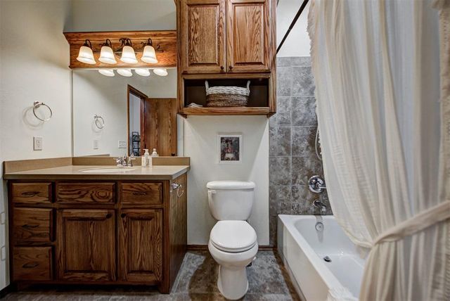 10501 Joseph Way, Yukon, OK 73099