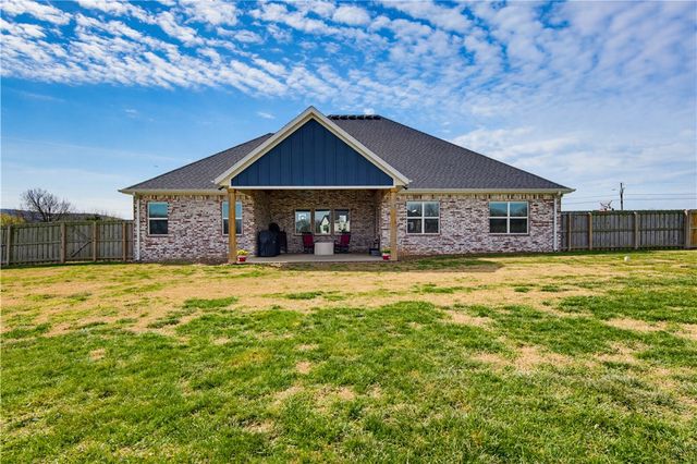 12226 Clyde Carnes Road, Farmington, AR 72730