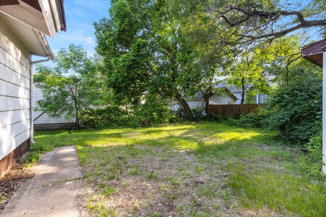 810 N Horsman Street, Rockford, IL 61101