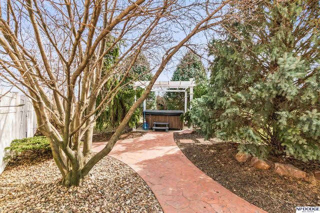 13904 S 41st Street, Bellevue, NE 68123