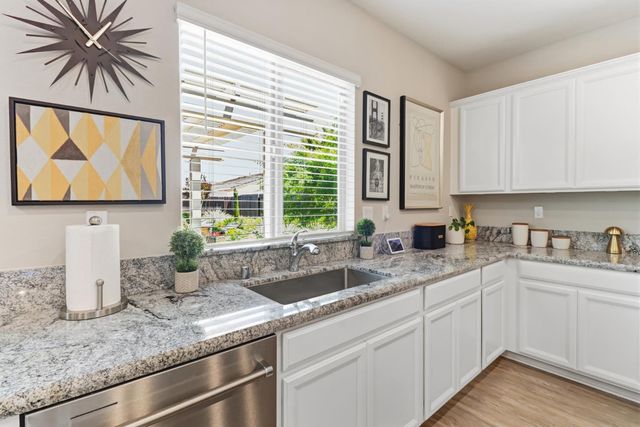 8256 Schellhous Dr, Roseville, CA 95747