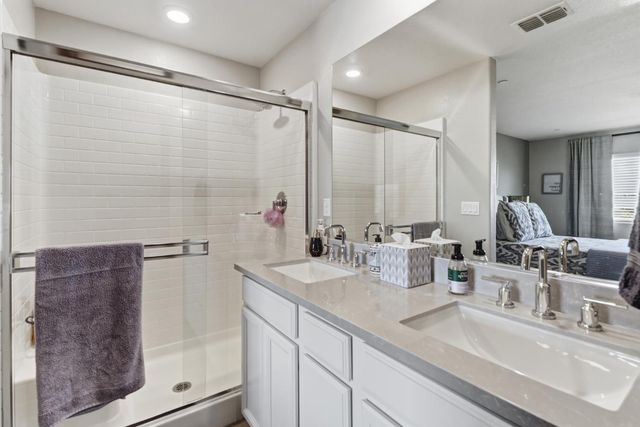 8256 Schellhous Dr, Roseville, CA 95747