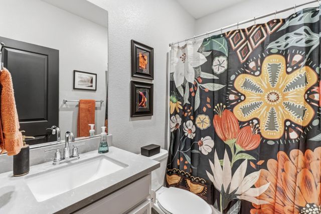 8256 Schellhous Dr, Roseville, CA 95747