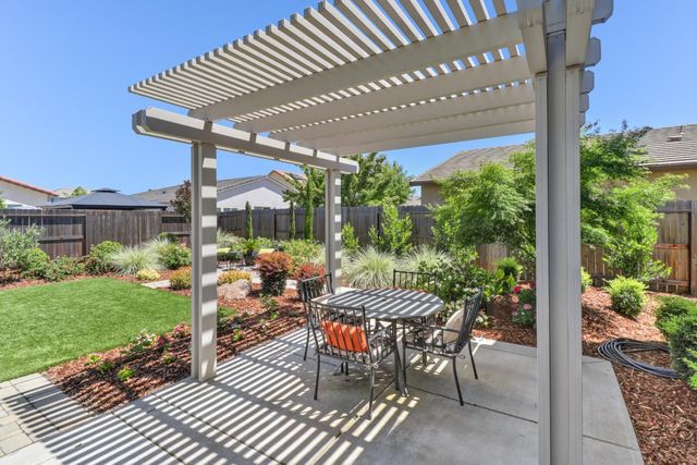 8256 Schellhous Dr, Roseville, CA 95747
