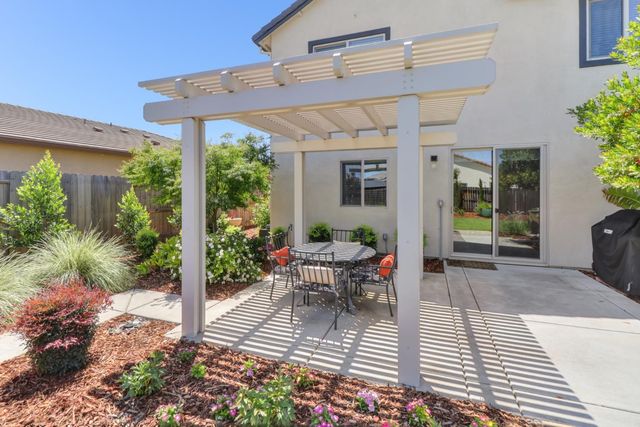 8256 Schellhous Dr, Roseville, CA 95747