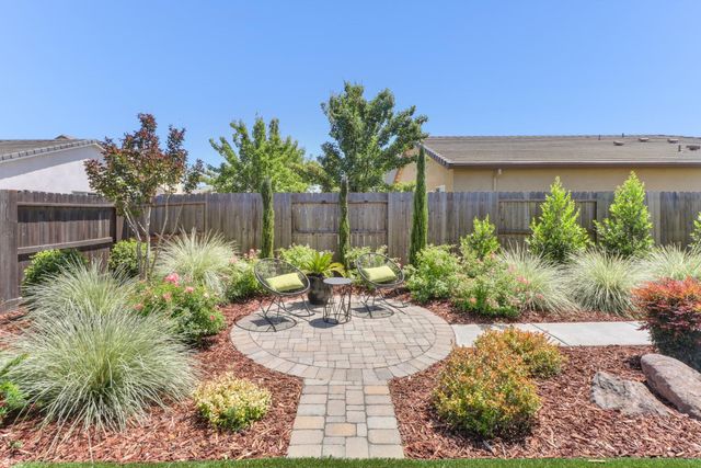8256 Schellhous Dr, Roseville, CA 95747