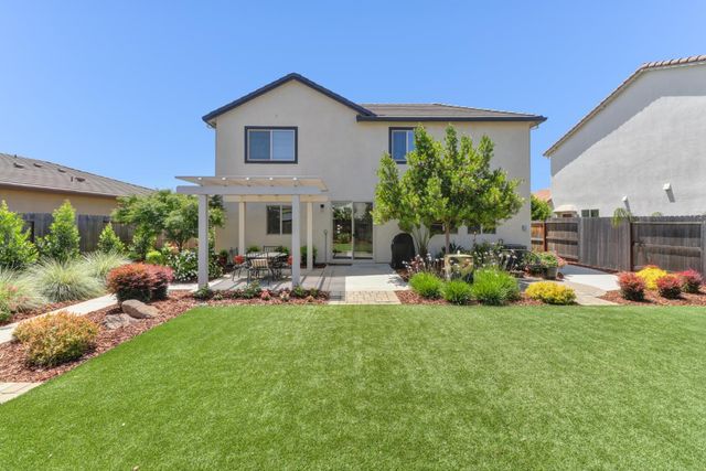 8256 Schellhous Dr, Roseville, CA 95747