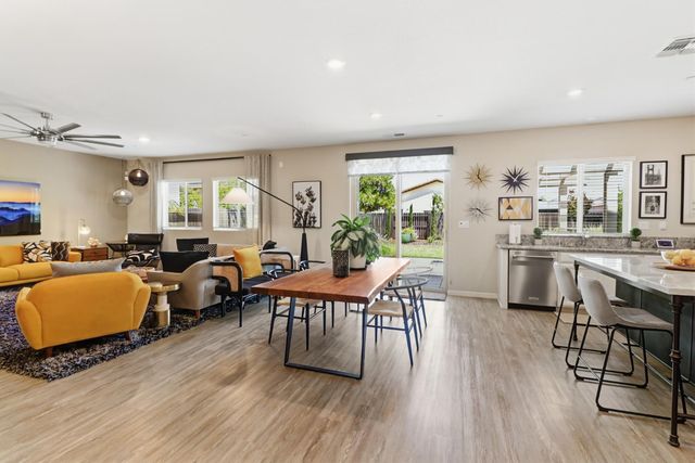 8256 Schellhous Dr, Roseville, CA 95747