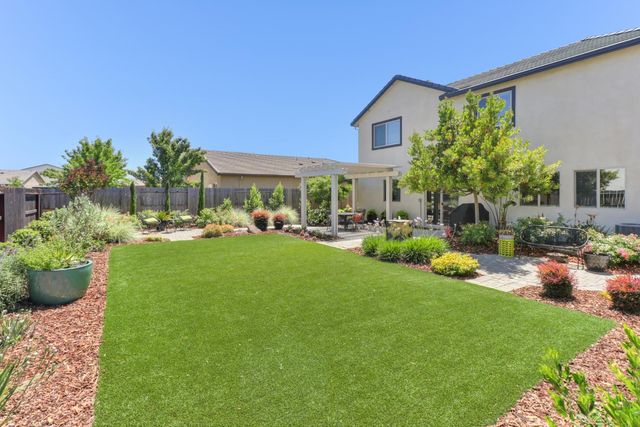 8256 Schellhous Dr, Roseville, CA 95747