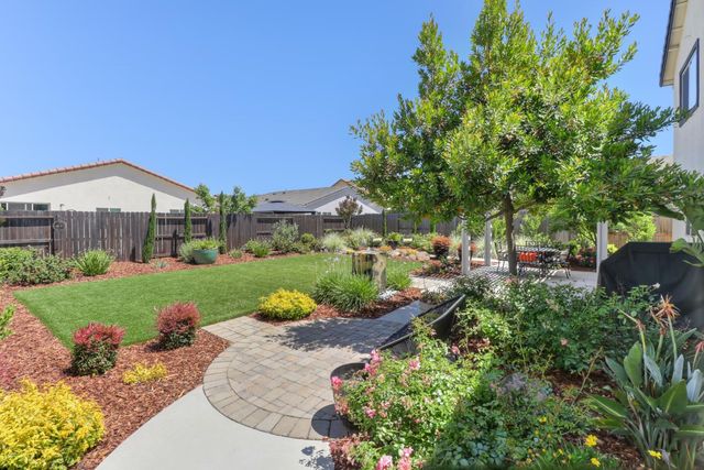 8256 Schellhous Dr, Roseville, CA 95747