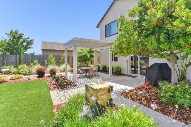 8256 Schellhous Dr, Roseville, CA 95747