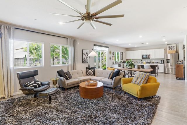 8256 Schellhous Dr, Roseville, CA 95747